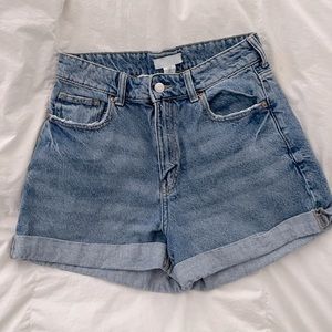 H&M cuffed hem denim shorts size US 6
